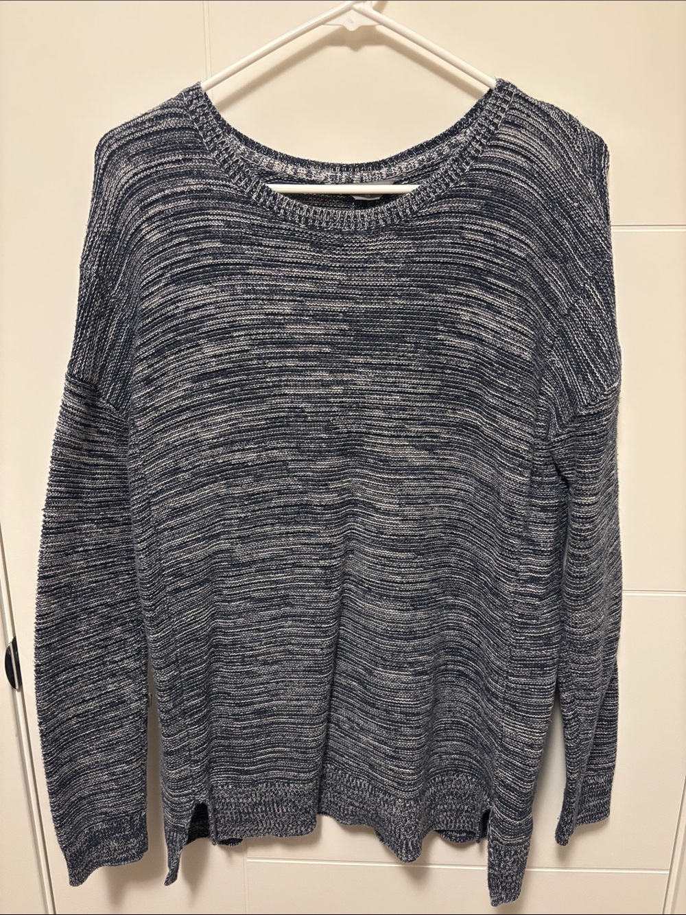 Denver Hayes Marled Navy and White Scoop Neck Sweater